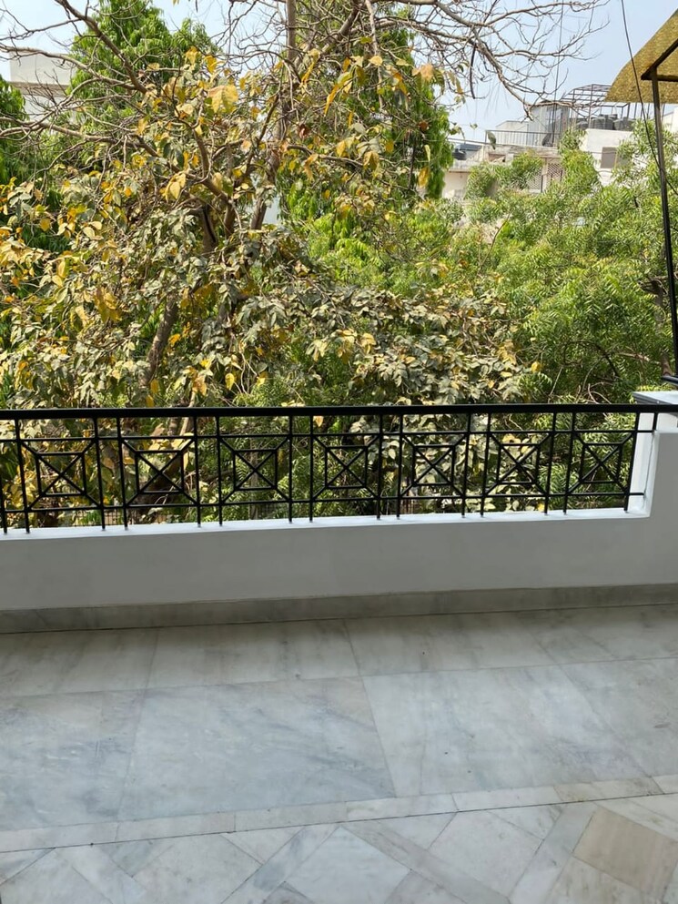 Balcony, boutique-residential-apartments-c-253 2 Bedroom 1500 Sq.Ft. Builder Floor In Defence Colony Delhi 9250488