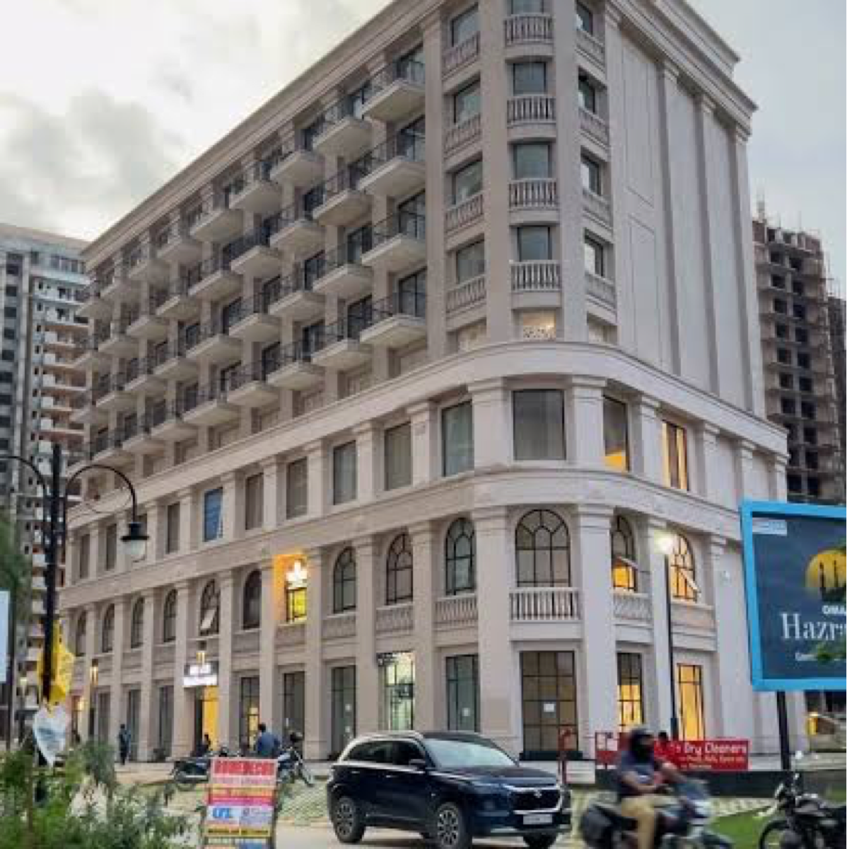 Office Space For Rent in Omaxe Hazratganj