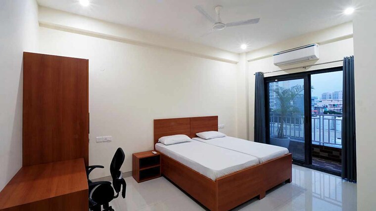 Bedroom, sector 14 1 RK 600 Sq.Ft. Apartment In Sector 14 Gurgaon 9250559