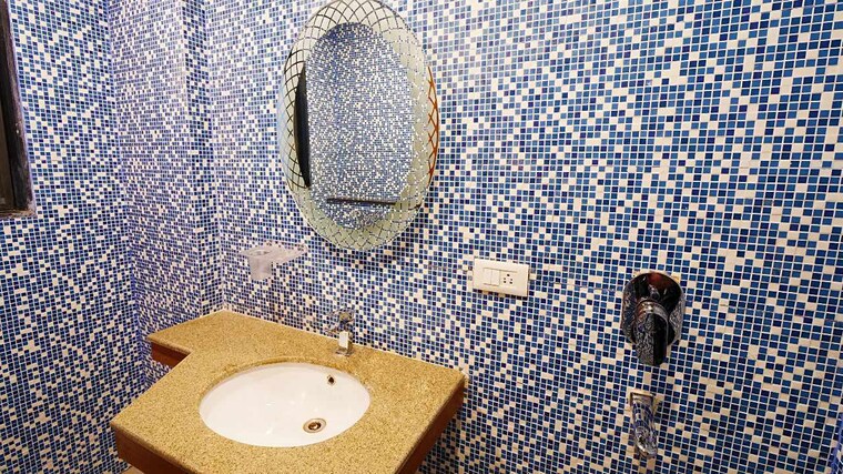 Bathroom, sector 14 1 RK 600 Sq.Ft. Apartment In Sector 14 Gurgaon 9250559