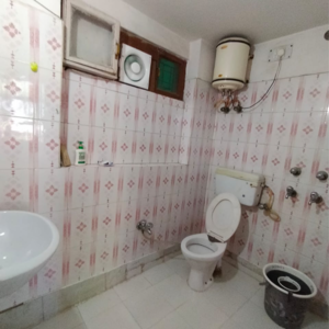 Bathroom in 1.5 BHK Villa at Sector 23 – for Rent