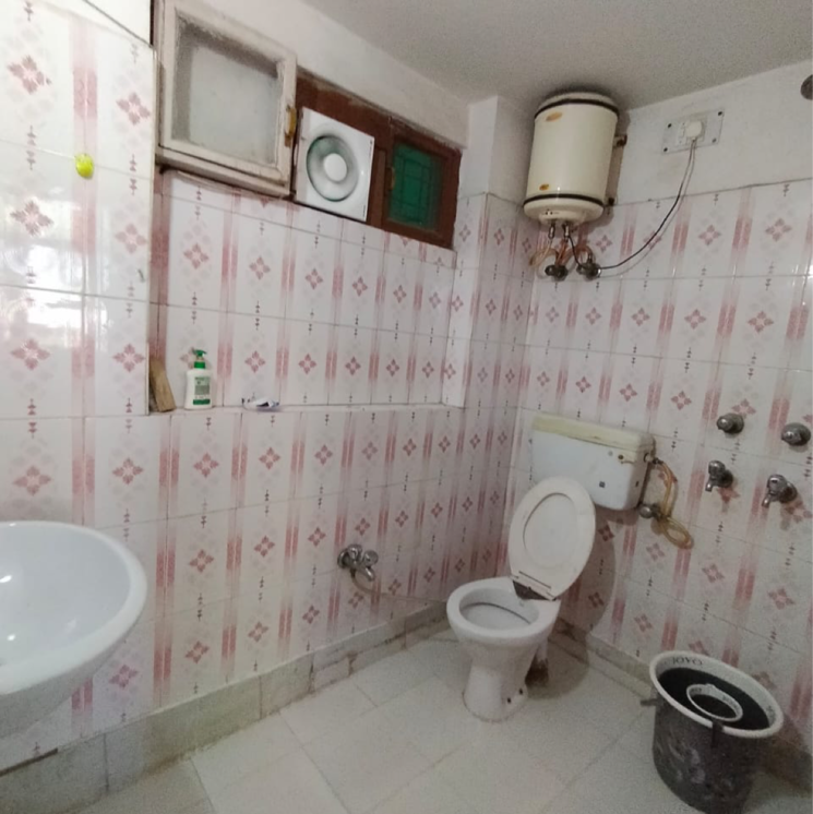 Bathroom, sector 23 1.5 Bedroom 500 Sq.Ft. Villa In Sector 23 Gurgaon 9250595