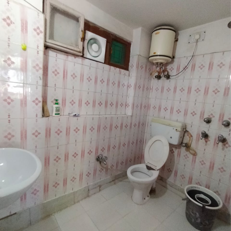 Bathroom, sector 23 1.5 Bedroom 500 Sq.Ft. Villa In Sector 23 Gurgaon 9250595