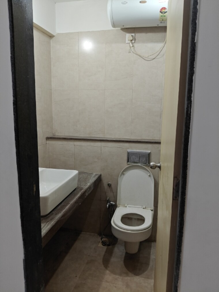 Bathroom, godrej-central 2 Bedroom 754 Sq.Ft. Apartment In Chembur Mumbai 9250565