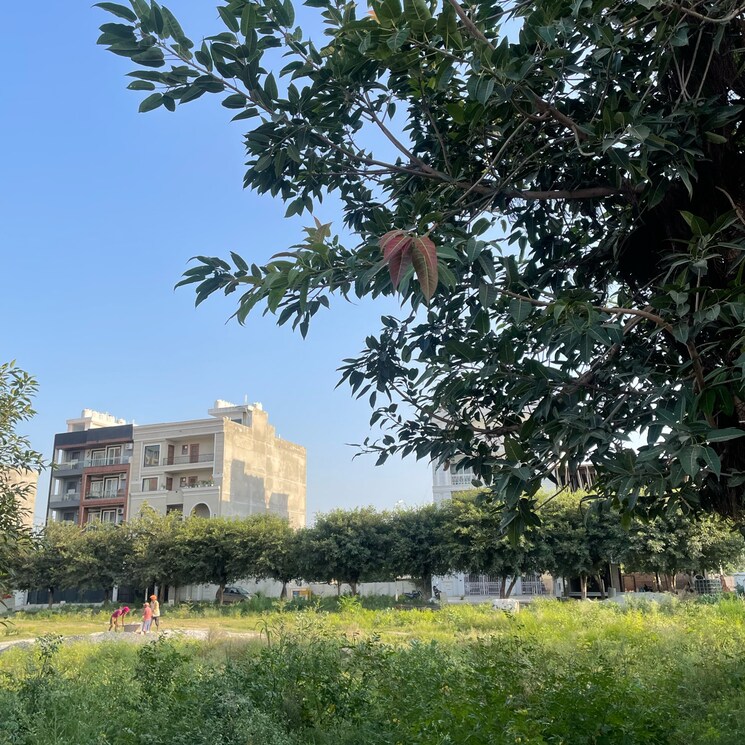 Garden, bptp-parkland  303 Sq.Yd. Plot In Sector 75 Faridabad 9250581