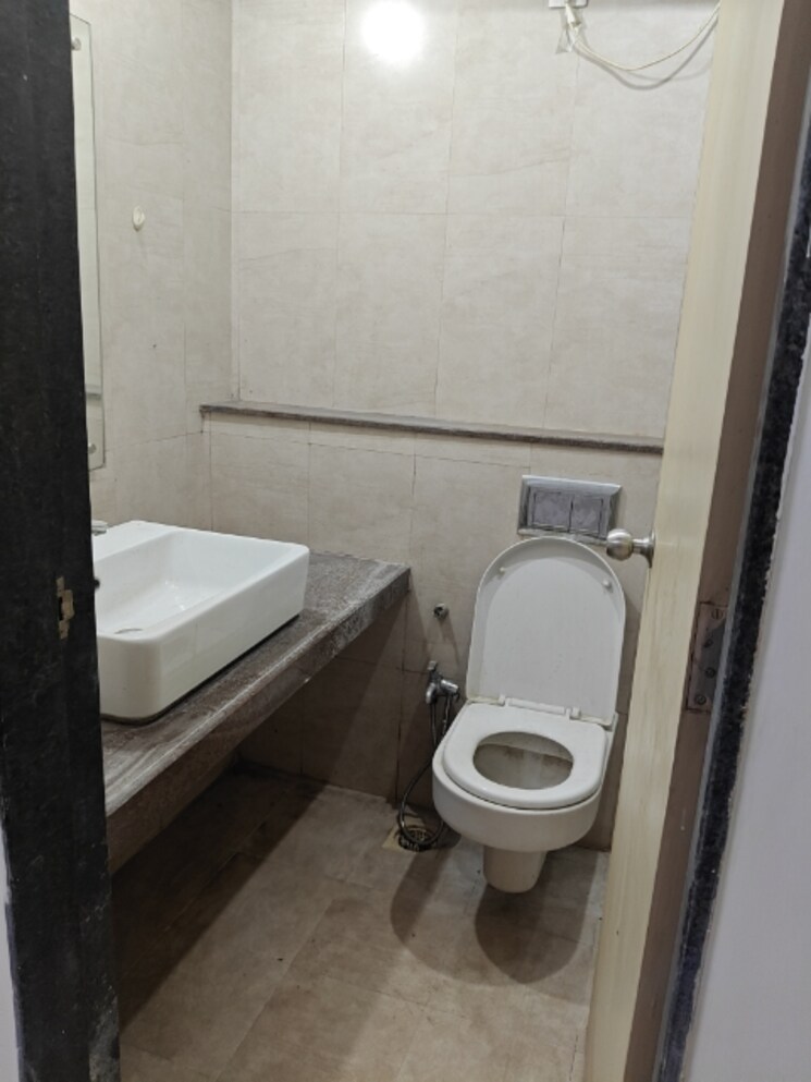 Bathroom, godrej-central 2 Bedroom 754 Sq.Ft. Apartment In Chembur Mumbai 9250594