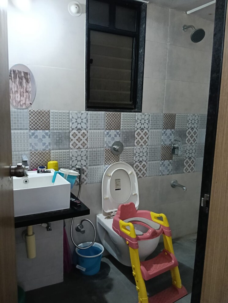 Bathroom, kohinoor-sapphire 2 Bedroom 720 Sq.Ft. Apartment In Tathawade Pune 9250599