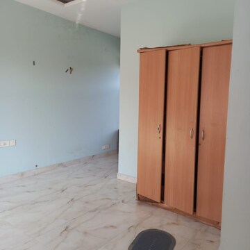 Room in 4 BHK Apartment at Vasant Kunj – for Sale