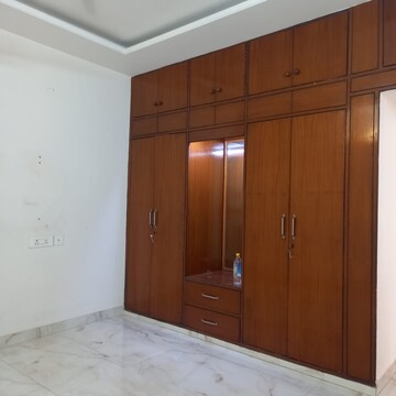 Room in 4 BHK Apartment at Vasant Kunj – for Sale