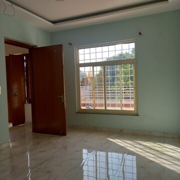 Room in 4 BHK Apartment at Vasant Kunj – for Sale