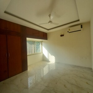 Room in 4 BHK Apartment at Vasant Kunj – for Sale