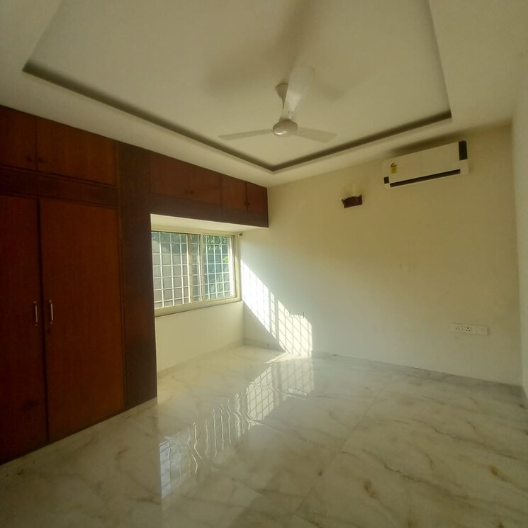 Room, vasant kunj 4 Bedroom 5000 Sq.Ft. Apartment In Vasant Kunj Delhi 9250624