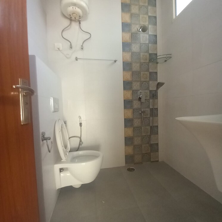 Bathroom, vasant kunj 4 Bedroom 5000 Sq.Ft. Apartment In Vasant Kunj Delhi 9250624
