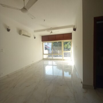 Room in 4 BHK Apartment at Vasant Kunj – for Sale