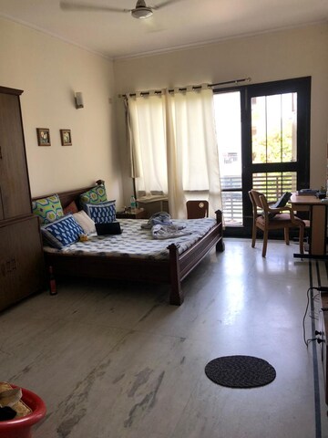 Living Room in 1 BHK Builder Floor at Sector 33 – for Rent