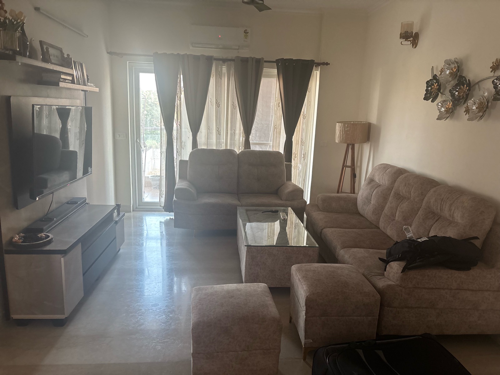 3.5 BHK + Pooja Room,Servant Room Apartment For Rent in Shree Vardhman Victoria