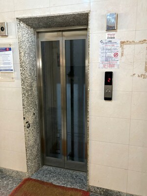 Building Lobby in 2 BHK Builder Floor at Sector 23 – for Rent