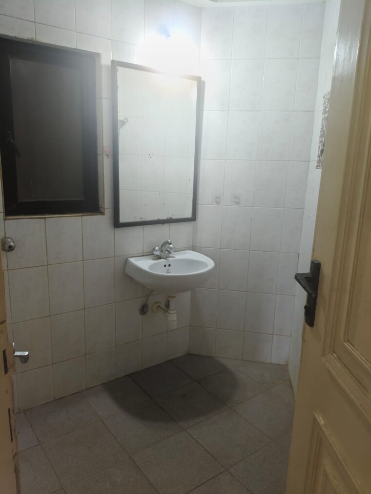Bathroom, hiranandani-estate-canosa 1 Bedroom 450 Sq.Ft. Apartment In Ghodbunder Road Thane 9250658