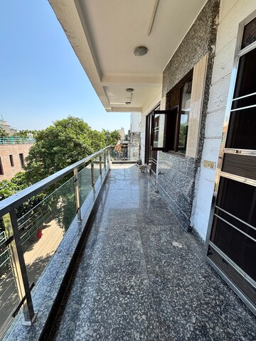 Balcony in 4 BHK Builder Floor at Sector 40 – for Rent