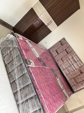 Bedroom in 4 BHK Builder Floor at Sector 40 – for Rent