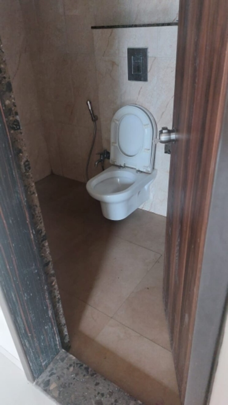 Bathroom, bhosale nagar 3 Bedroom 1500 Sq.Ft. Apartment In Bhosale Nagar Pune 9250716