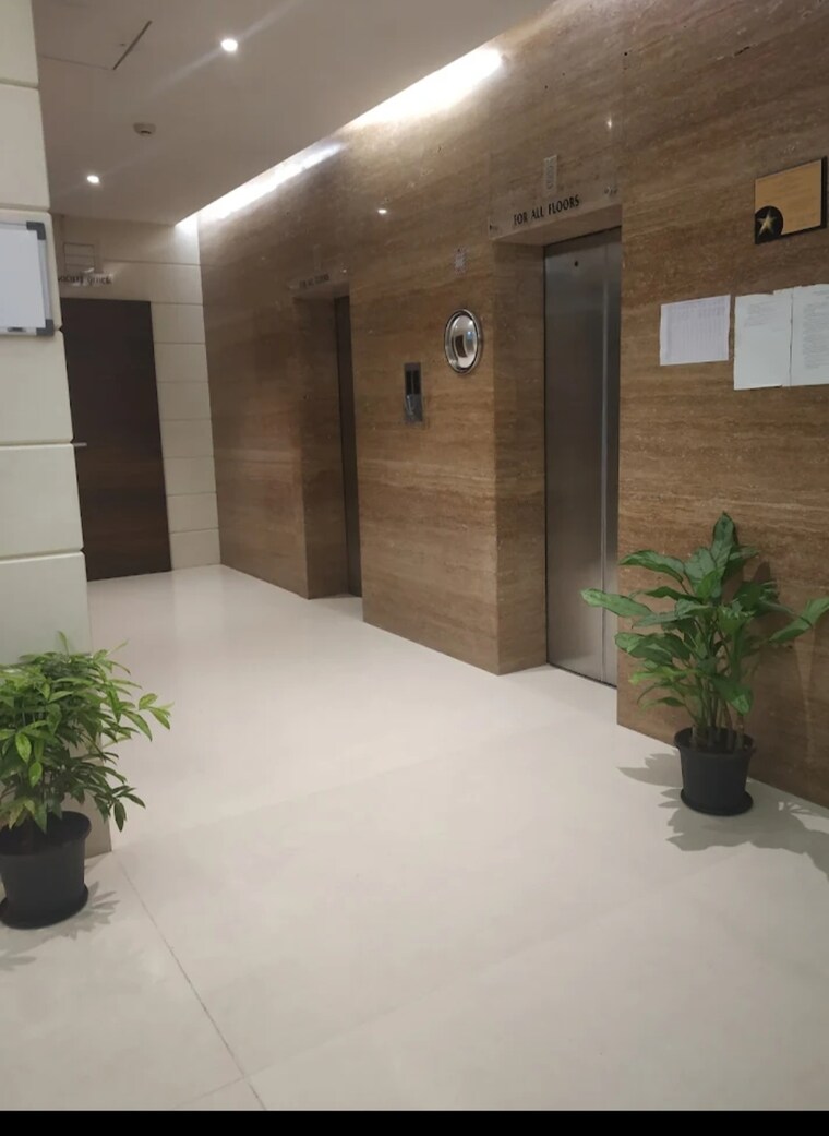 Room, embassy-centre Commercial Office Space 525 Sq.Ft. In Nariman Point Mumbai 9250700