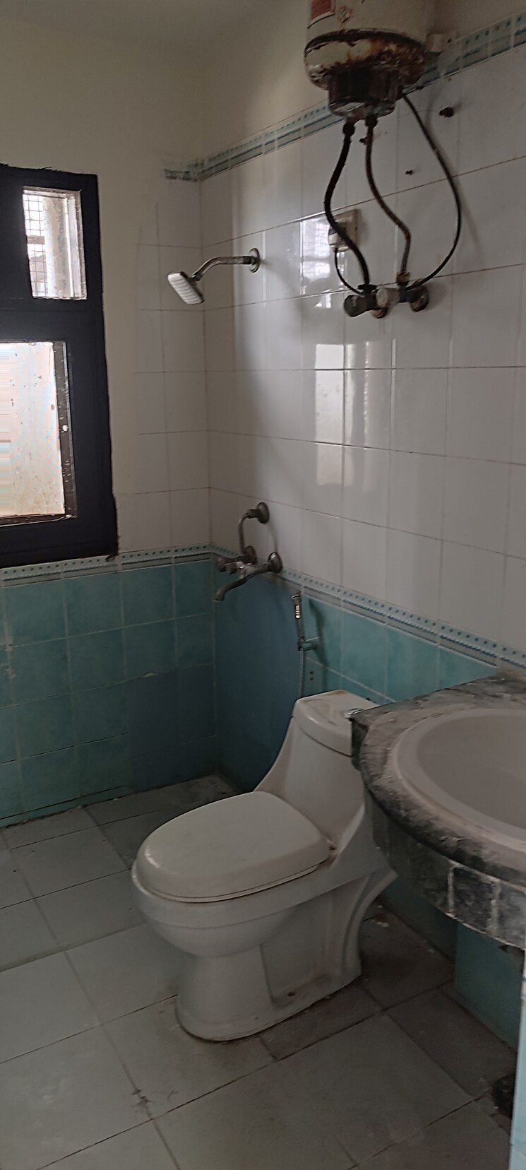 Bathroom, omaxe-green-valley 2 Bedroom 1150 Sq.Ft. Apartment In Sector 42 Faridabad 9250742