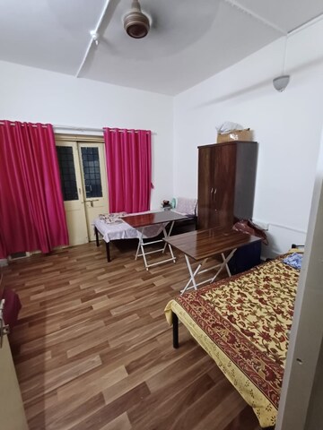 Room in  Pg at Bhandarkar Road – for Rent