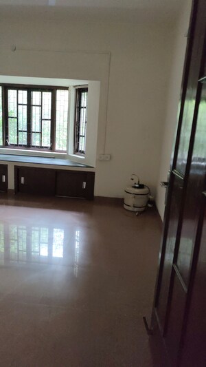 Furnished Amenities in 5 BHK Independent House at Jubilee Hills – for Rent