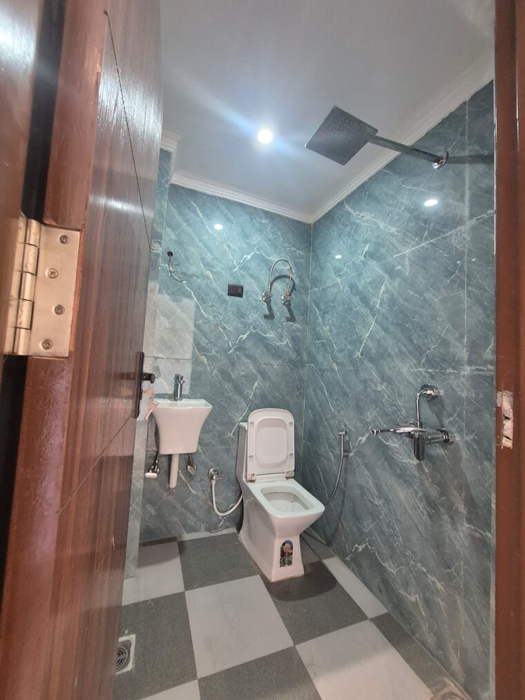 Bathroom, saket 2 Bedroom 800 Sq.Ft. Builder Floor In Saket Delhi 9250776