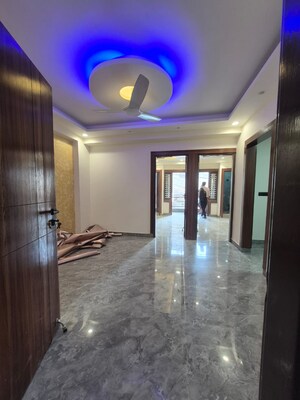 Room in 2 BHK Builder Floor at Saket – for Rent
