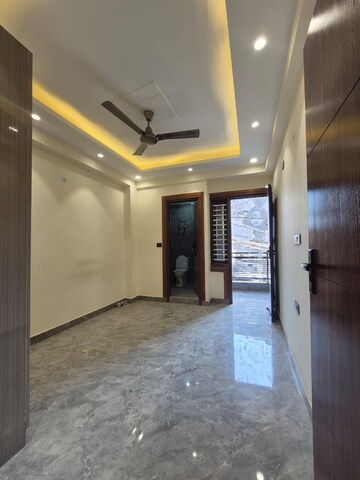 Room in 2 BHK Builder Floor at Saket – for Rent