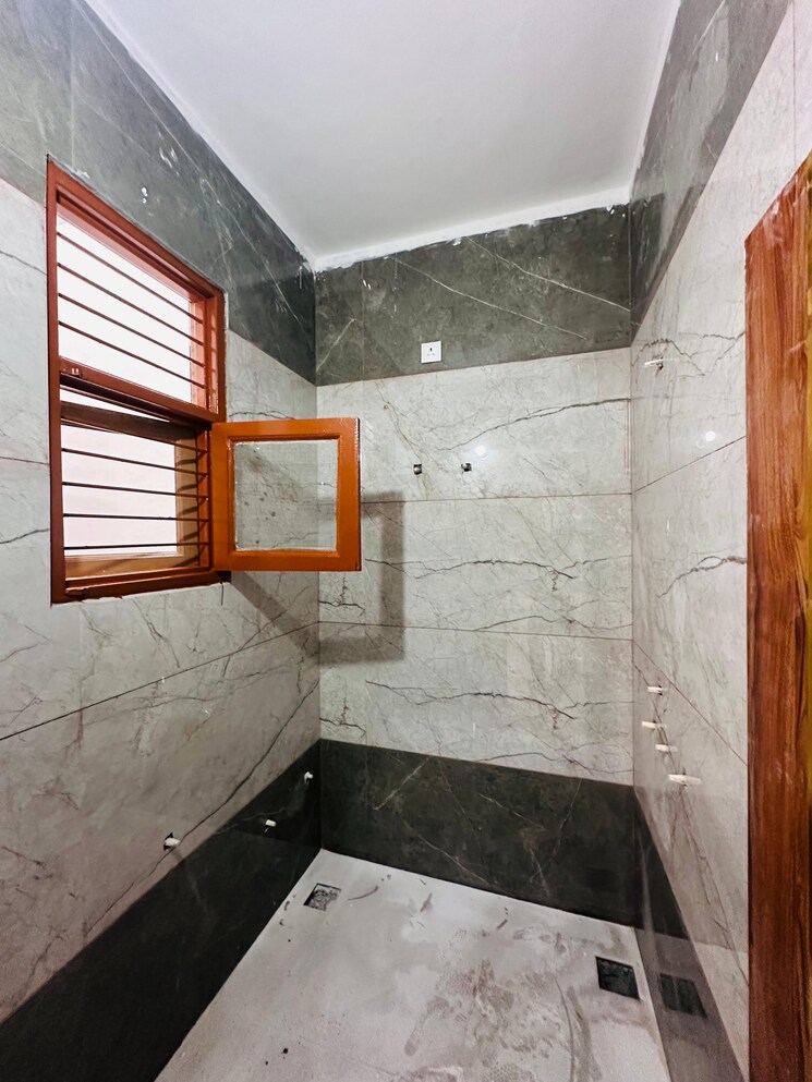 Attached Bathroom, dhakoli 2 Bedroom 1000 Sq.Ft. Builder Floor In Dhakoli Zirakpur 9250774