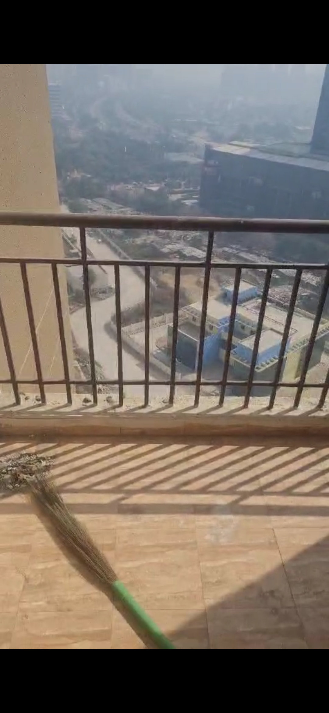 2.5 BHK + Extra Room Apartment For Sale in Amrapali Golf Homes