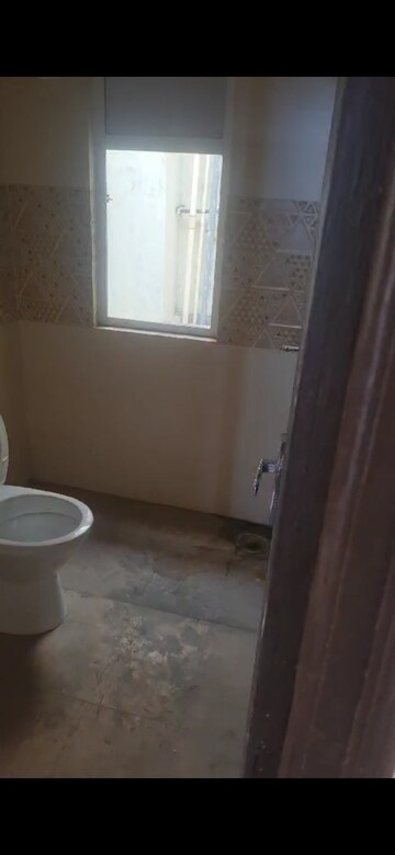 Bathroom in 2.5 BHK Apartment at Amrapali Golf Homes, Sector 4 Greater Noida – for Sale