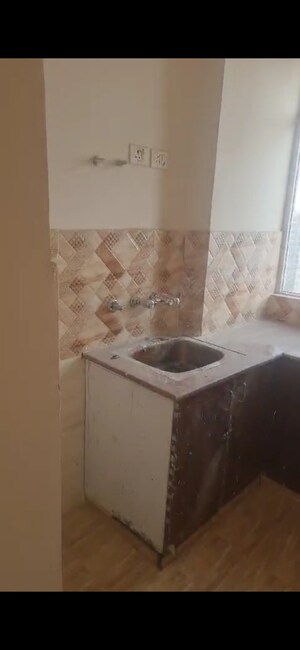 Bathroom in 2.5 BHK Apartment at Amrapali Golf Homes, Sector 4 Greater Noida – for Sale