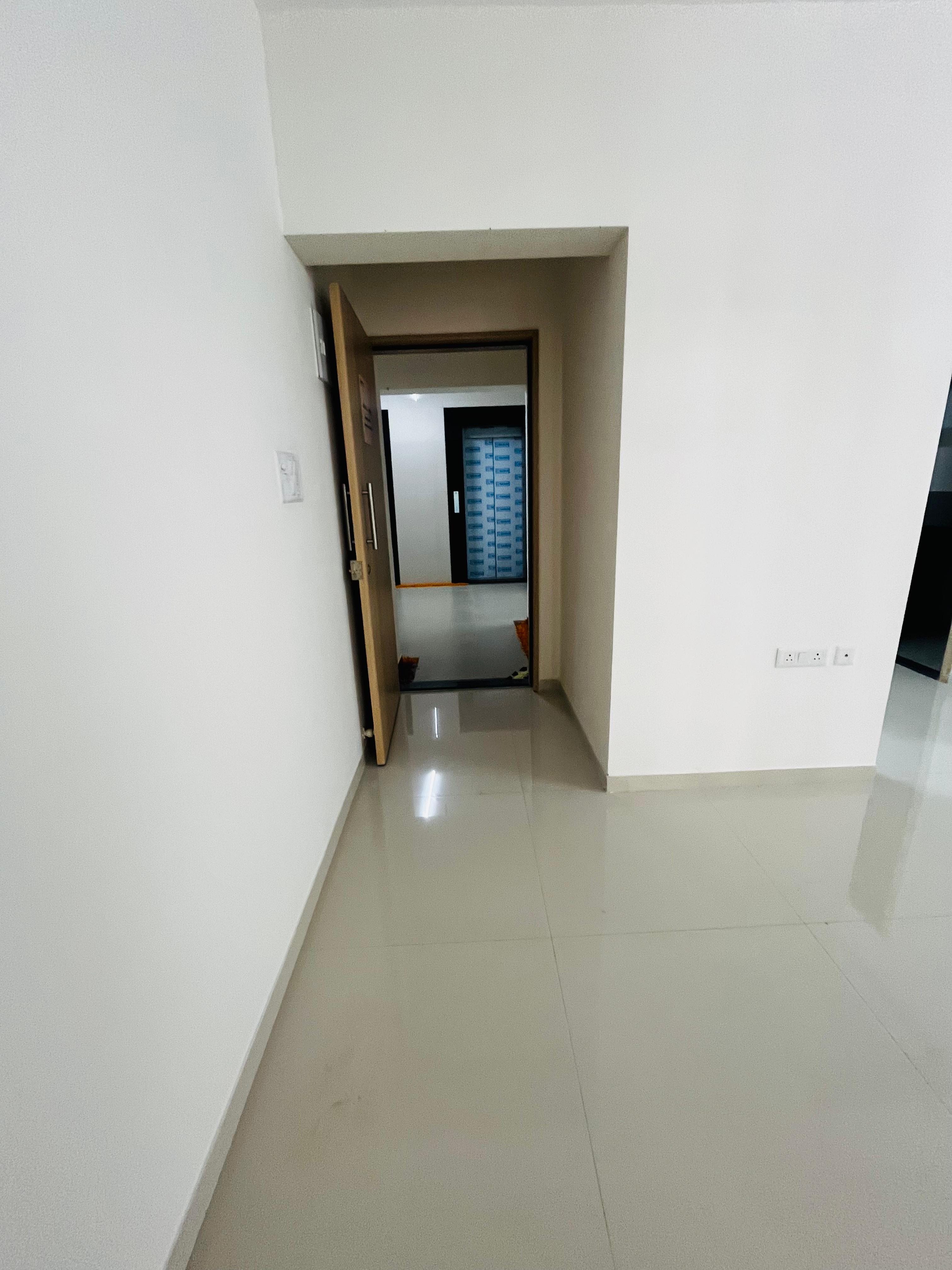 2 BHK + Servant Room 700 Sq.Ft. Apartment in Kohinoor Courtyard One