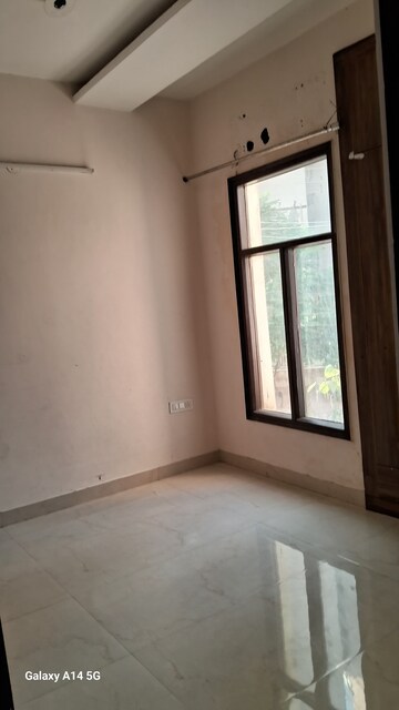Room in 3 BHK Apartment at Motiaz Royal Citi, Ambala Highway – for Rent