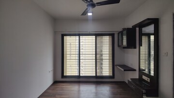 Room in 3 BHK Apartment at Acme Ozone, Manpada – for Rent