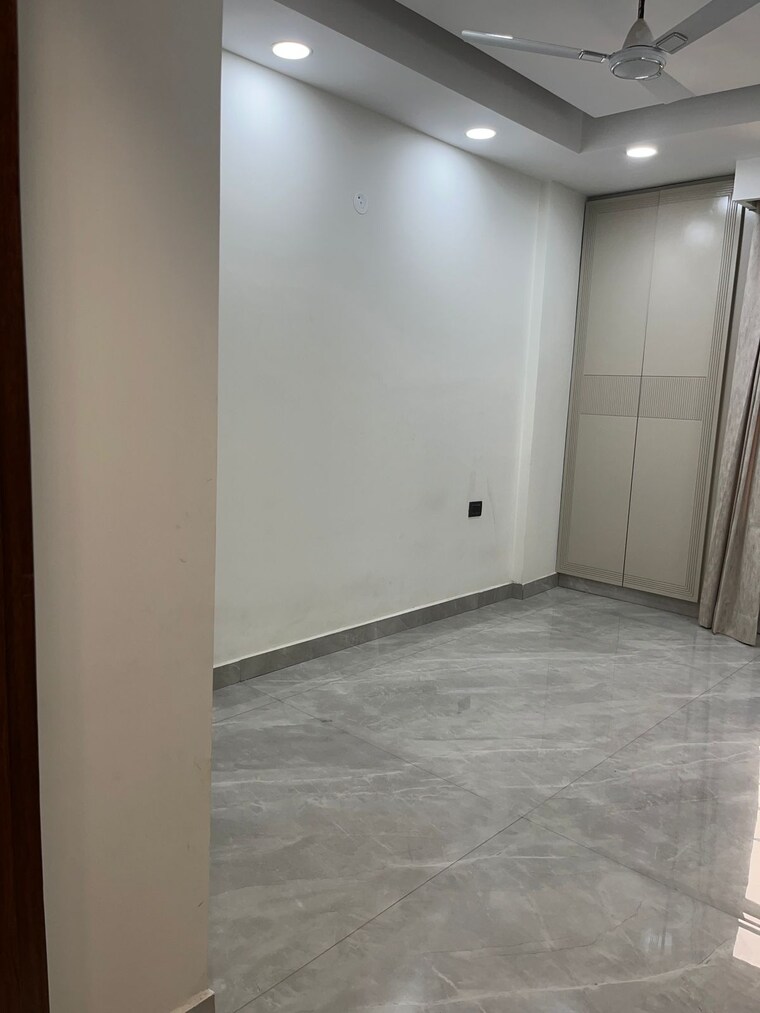 Room, vasundhara sector 5 4 Bedroom 1500 Sq.Mt. Builder Floor In Vasundhara Sector 5 Ghaziabad 9250864