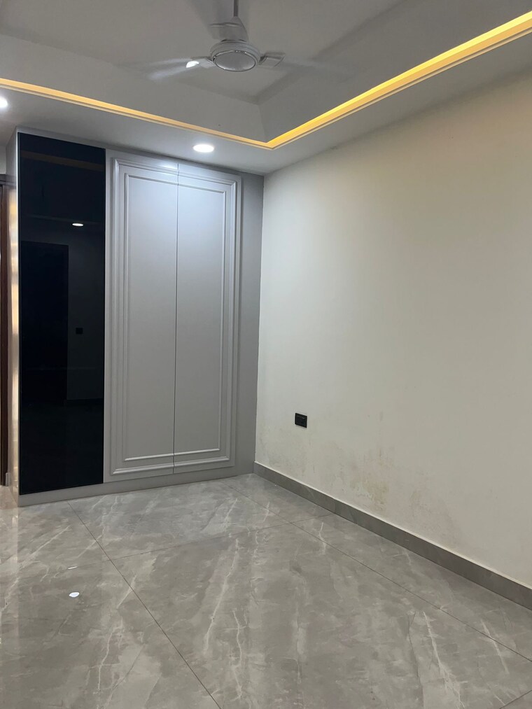 Room, vasundhara sector 5 4 Bedroom 1500 Sq.Mt. Builder Floor In Vasundhara Sector 5 Ghaziabad 9250864