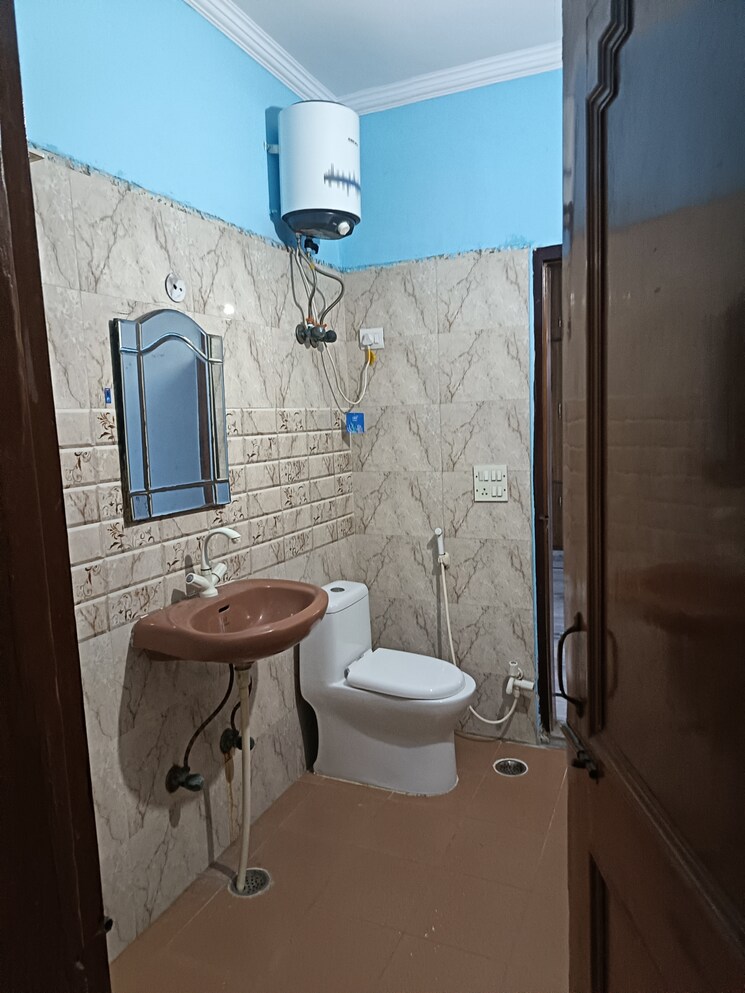 Bathroom, sector 49 2 Bedroom 162 Sq.Mt. Villa In Sector 49 Noida 9250945