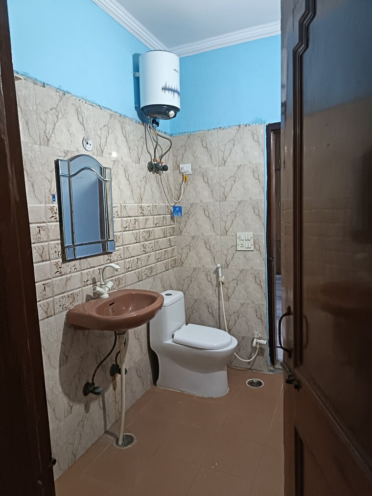 Bathroom, sector 49 2 Bedroom 162 Sq.Mt. Villa In Sector 49 Noida 9250945