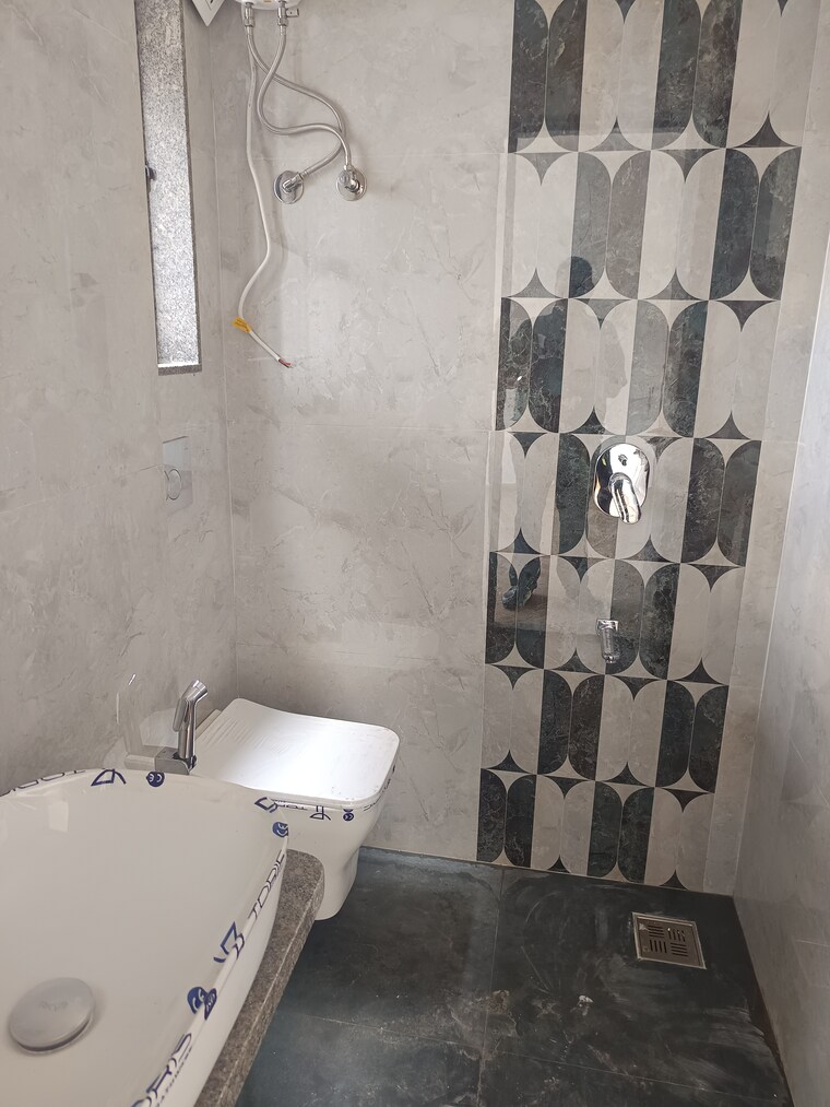 Bathroom, prem-sagar-chs-santacruz-west 3 Bedroom 1040 Sq.Ft. Apartment In Santacruz West Mumbai 9250973