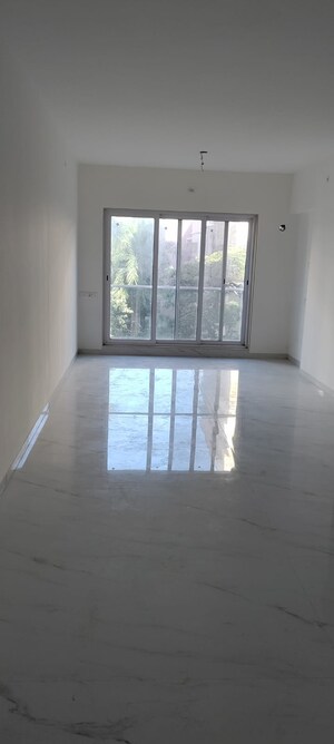 Room in 3 BHK Apartment at New Saket Apartment, Santacruz West – for Rent
