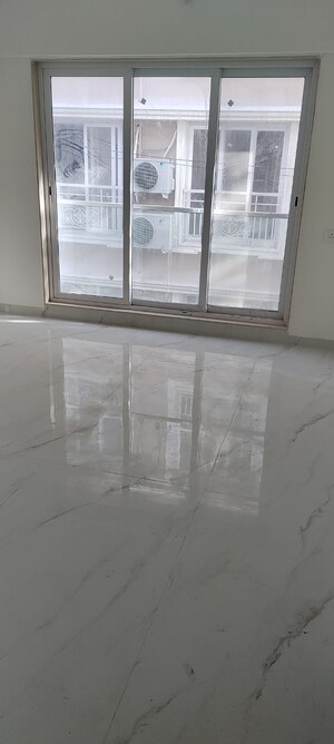 Room in 3 BHK Apartment at New Saket Apartment, Santacruz West – for Rent