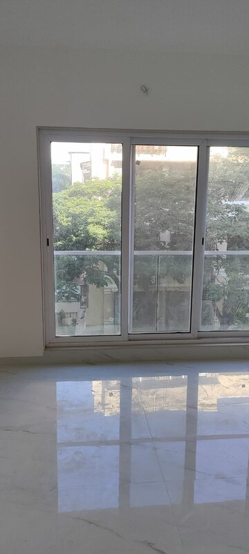 Room in 3 BHK Apartment at New Saket Apartment, Santacruz West – for Rent
