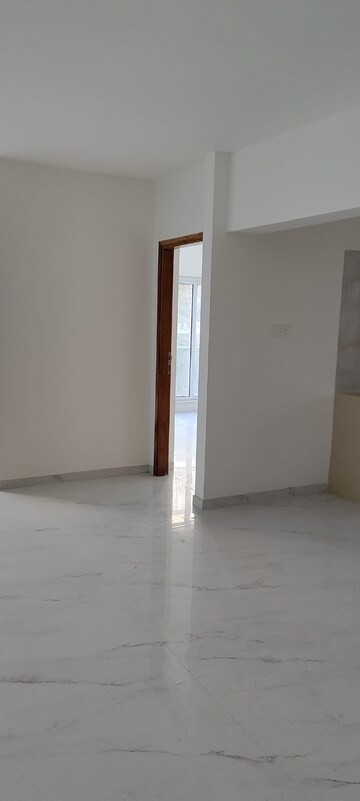Room in 3 BHK Apartment at New Saket Apartment, Santacruz West – for Rent