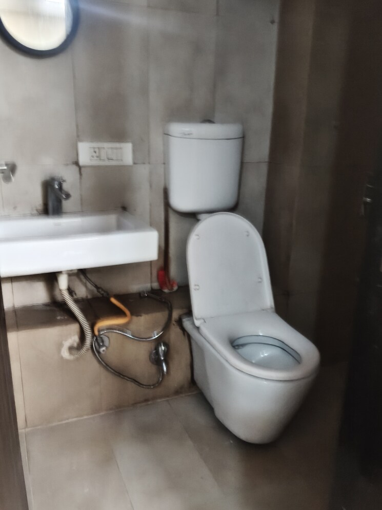 Bathroom, sarla-garden 2 Bedroom 1000 Sq.Ft. Apartment In Vakola Mumbai 9250985