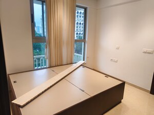 Room in 1 BHK Apartment at Hiranandani Highland, Powai – for Rent